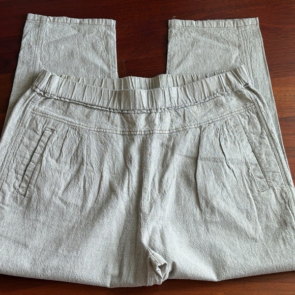 Women's Gray Capris - Picture 2 of 9